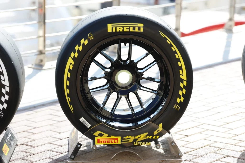 Pirelli desvela los 'zapatos' que usarán los Fórmula 1 de Norris, Verstappen, Alonso... 5 Motor16 2025 Pirelli Neumaticos Formula 1 2 Motor16