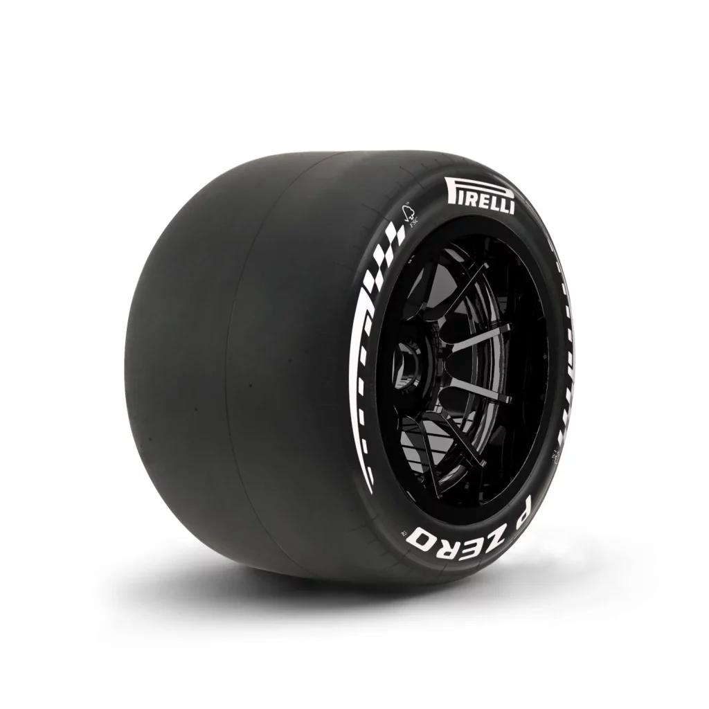 Pirelli desvela los 'zapatos' que usarán los Fórmula 1 de Norris, Verstappen, Alonso... 24 Motor16 2025 Pirelli Neumaticos Formula 1 21 Motor16