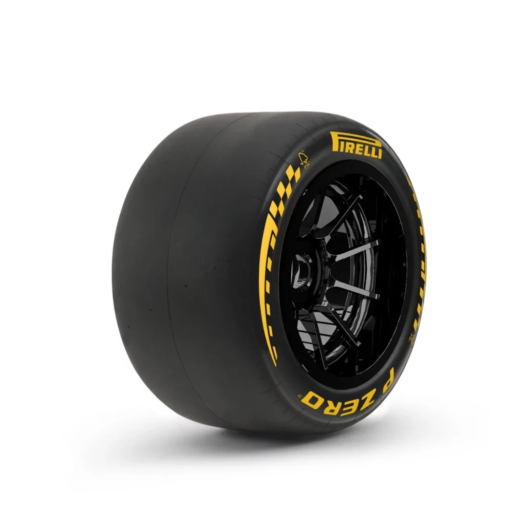 Pirelli desvela los 'zapatos' que usarán los Fórmula 1 de Norris, Verstappen, Alonso... 26 Motor16 2025 Pirelli Neumaticos Formula 1 23 Motor16