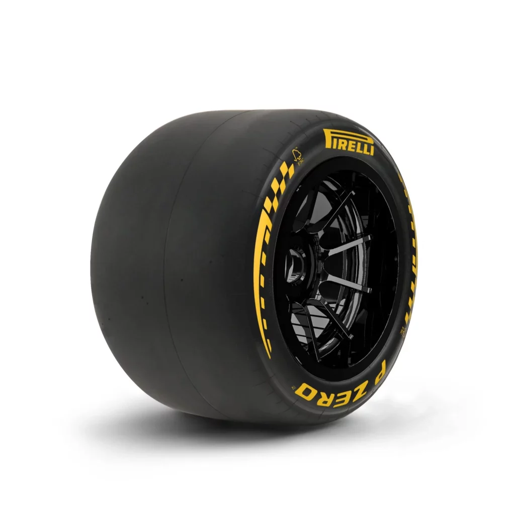 Pirelli desvela los 'zapatos' que usarán los Fórmula 1 de Norris, Verstappen, Alonso... 27 Motor16 2025 Pirelli Neumaticos Formula 1 24 Motor16
