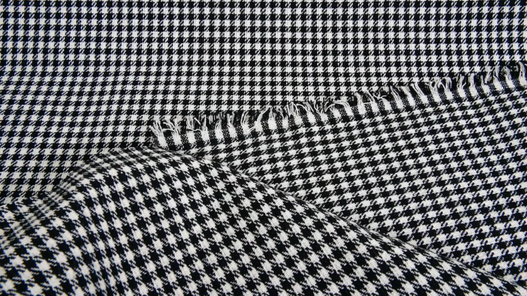 Pepita, Pasha, Tartan... Porsche Classic revive sus telas más míticas para tapizar los asientos de tu 911 o el sofá de tu casa 14 Motor16 2025 Porsche Classic Telas 5 Motor16