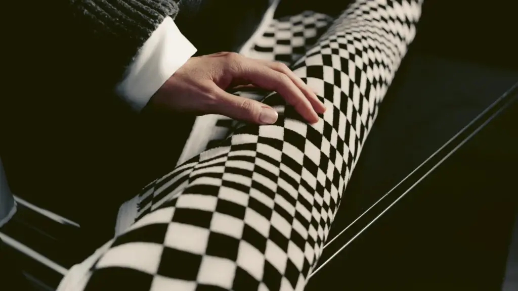 2025 Porsche tejidos pepita tartan pasha 1 Motor16