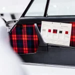 Pepita, Pasha, Tartan… Porsche Classic revive sus telas más míticas para tapizar los asientos de tu 911 o el sofá de tu casa
