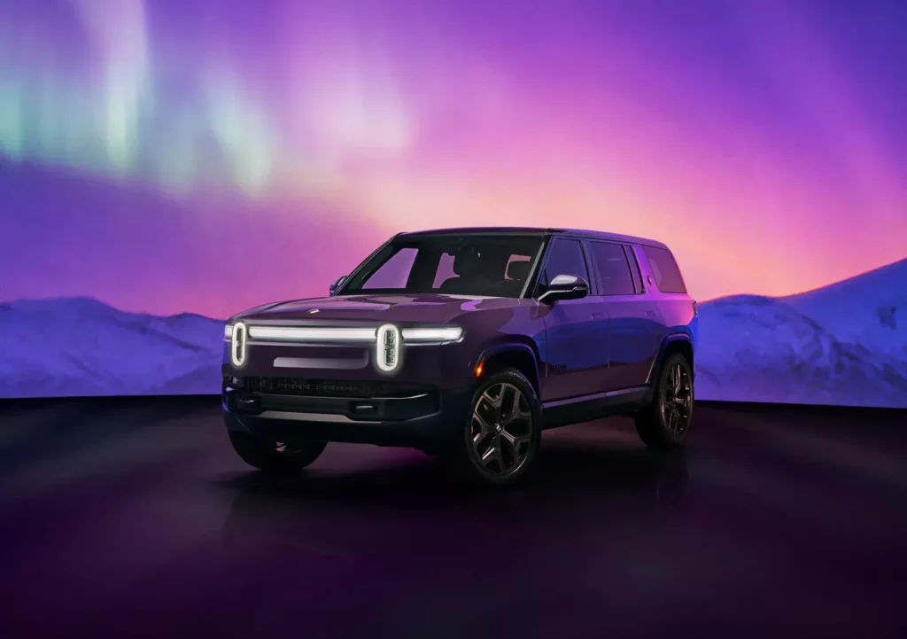 2025 Rivian R1S y R1T Borealis. Imagen delantera.
