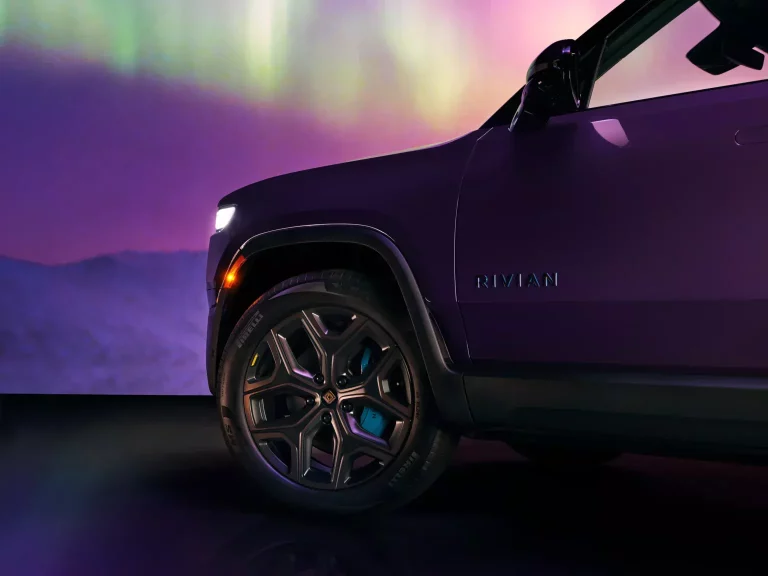 Borealis: El color que convierte a los Rivian R1T y R1S en el foco de atención