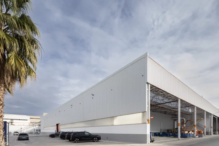 El Taller 7 que SEAT tiene en Zona Franca se transforma en este Circular Economy Hub