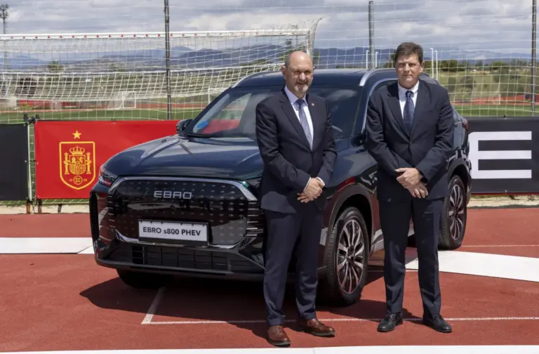 EBRO pisa el acelerador y se convierte en Coche Oficial de la Supercopa de España