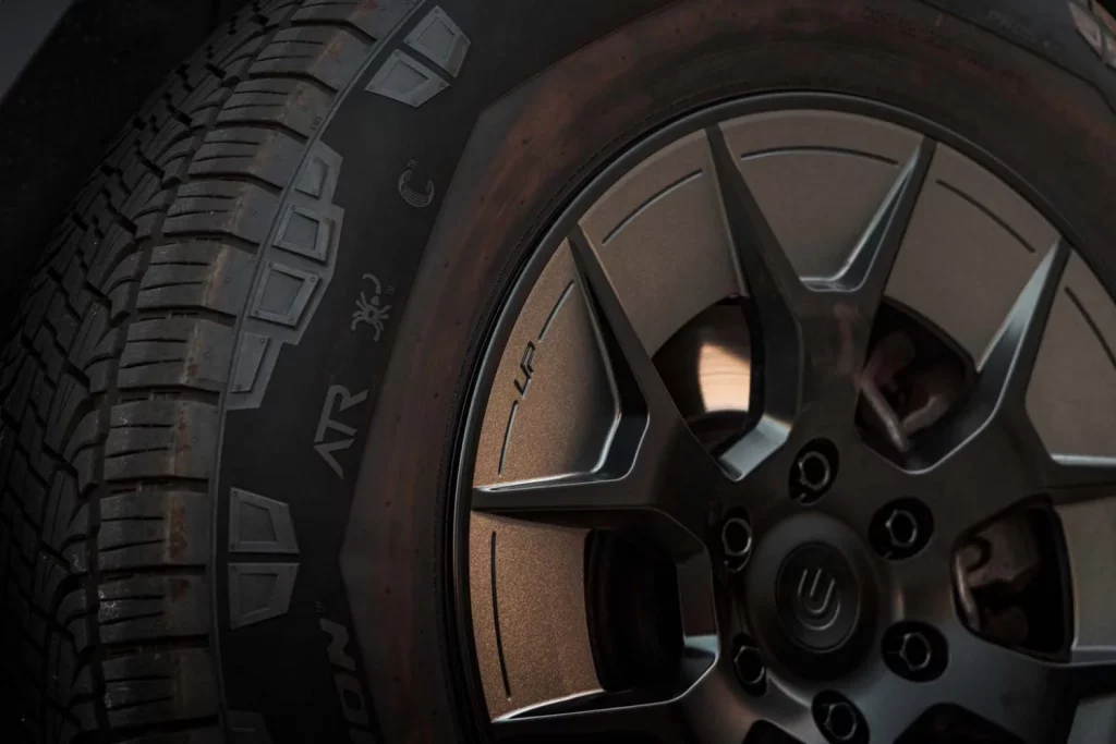 2025 Tesla Cybertruck UP RW 4 Motor16