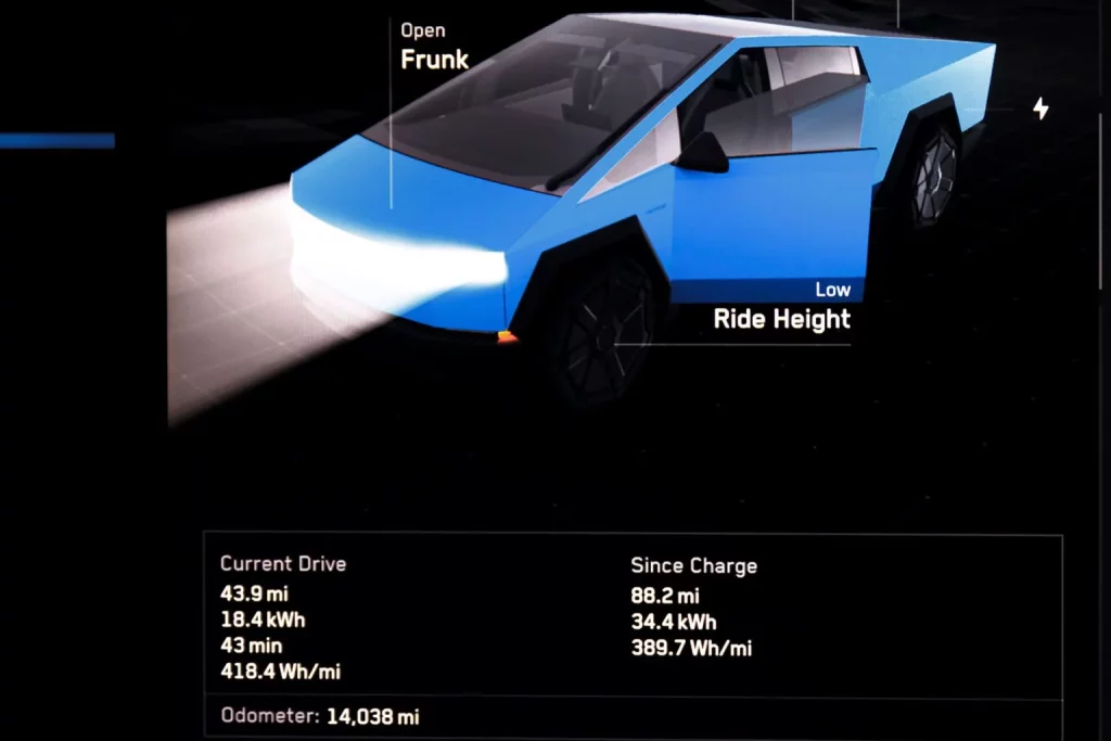 2025 Tesla Cybertruck UP RW 9 Motor16