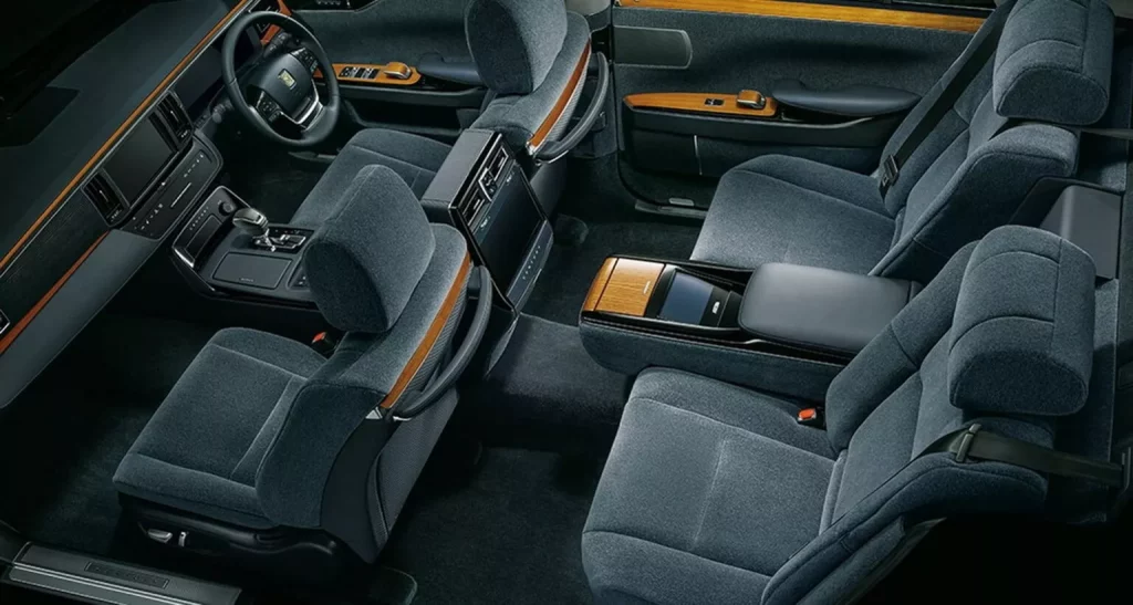 Century: El Rolls-Royce de Toyota se actualiza siete años después de estrenarse 24 Motor16 2025 Toyota Century 18 Motor16