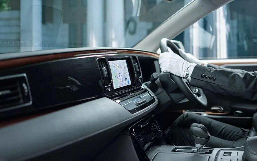 Century: El Rolls-Royce de Toyota se actualiza siete años después de estrenarse 25 Motor16 2025 Toyota Century 19 Motor16