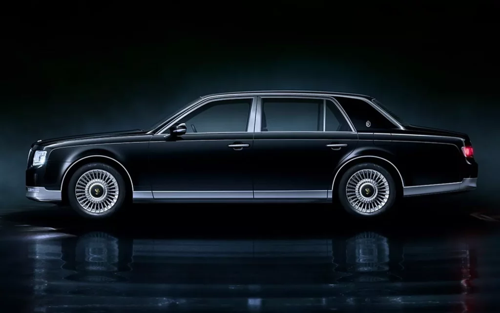 Century: El Rolls-Royce de Toyota se actualiza siete años después de estrenarse 9 Motor16 2025 Toyota Century 2 Motor16