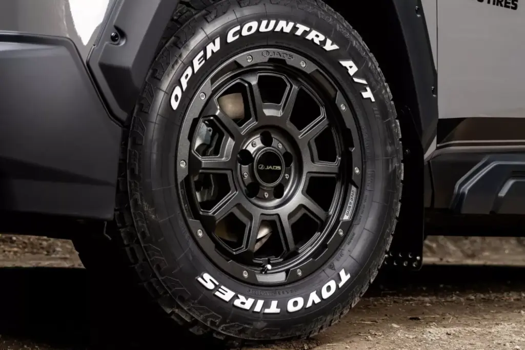 2025 Toyota RAV4 Adventure. Jaos. Imagen llanta.