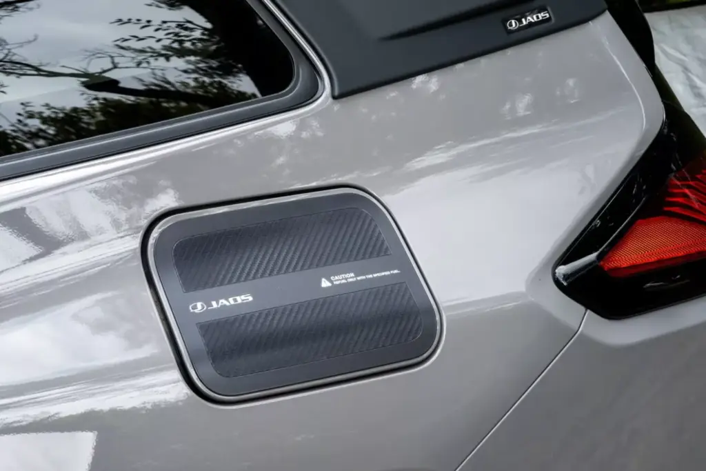 2025 Toyota RAV4 Adventure JAOS 15 Motor16