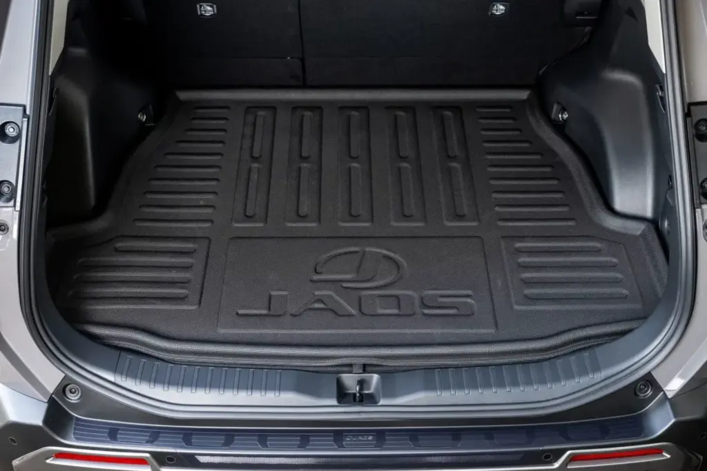 2025 Toyota RAV4 Adventure JAOS 19 Motor16