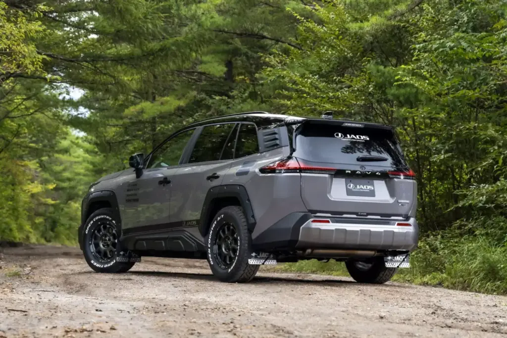 2025 Toyota RAV4 Adventure. Jaos. Imagen trasera.