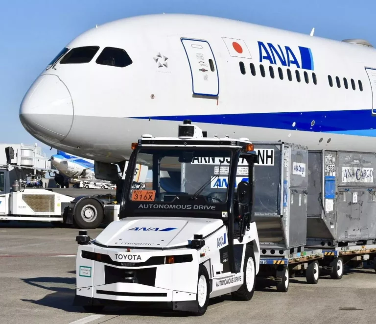 Los Toyota sin conductor que han invadido el aeropuerto de Haneda, Tokio