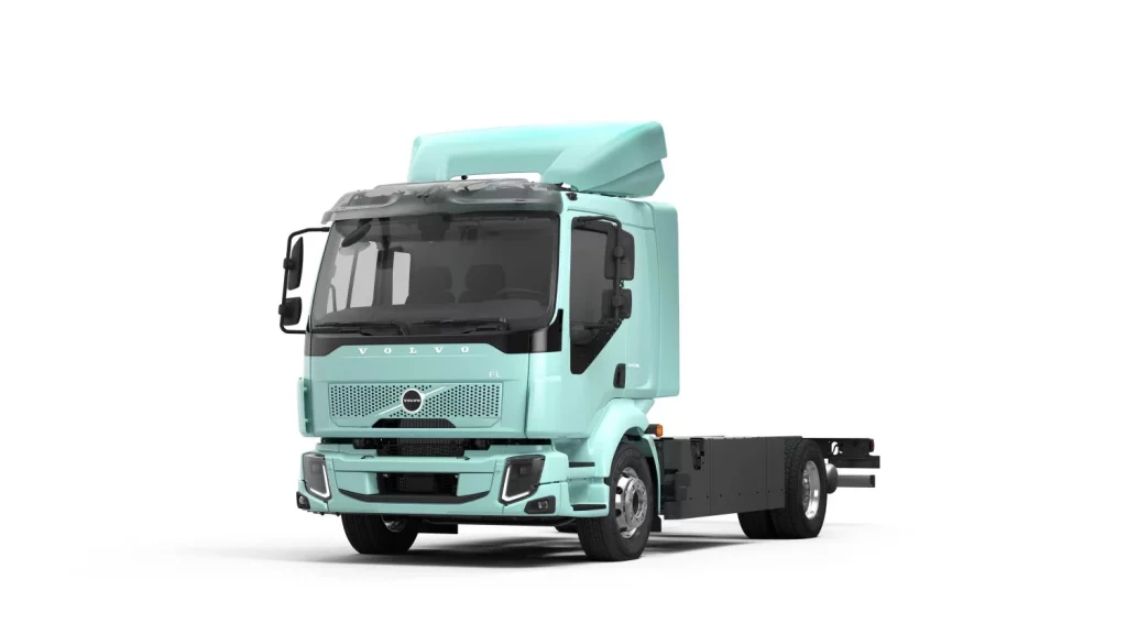 2025 Volvo FL Electric 14 toneladas. Imagen estudio.