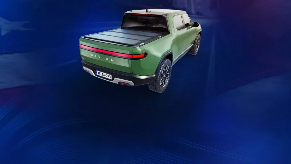 2025 Rivian R1T. Worksport. Imagen trasera.