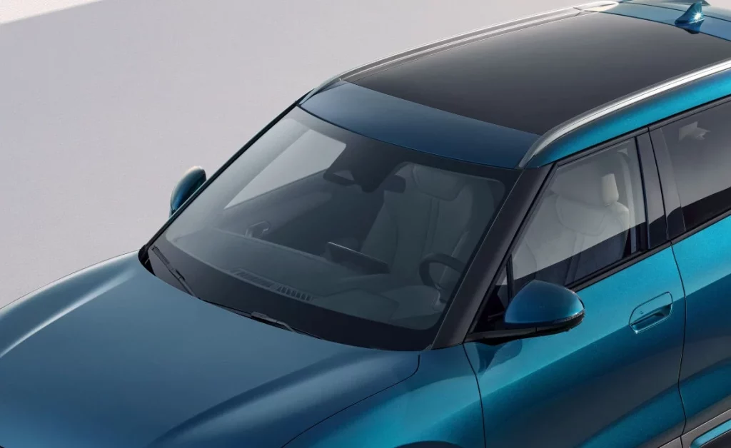 Carglass también le tiene cogido el punto a tu MG, BYD, OMODA, JAECOO, XPENG, Lynk & Co, Aiways, Leapmotor, DFSK, Maxus y EBRO 1 Motor16 2025 Carglass. ADAS. Coche chino. Imagen luna.