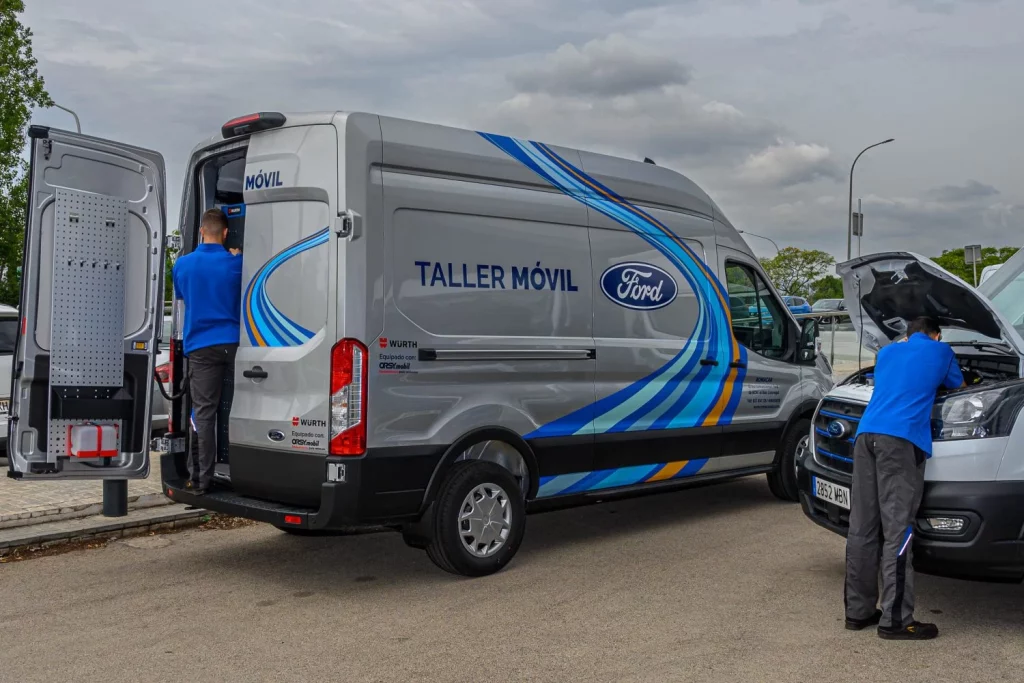 2025 ford pro taller movil 1 Motor16