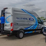 Los talleres sobre ruedas que Ford Pro tiene para que empresas como Aquaservice o DHL nunca paren