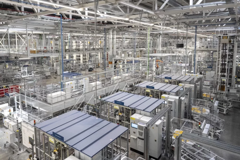 SEAT y CUPRA ponen en marcha su planta de baterías para coches eléctricos urbanos en Martorell 8 Motor16 2025 seat cupra martorell baterias 6 Motor16