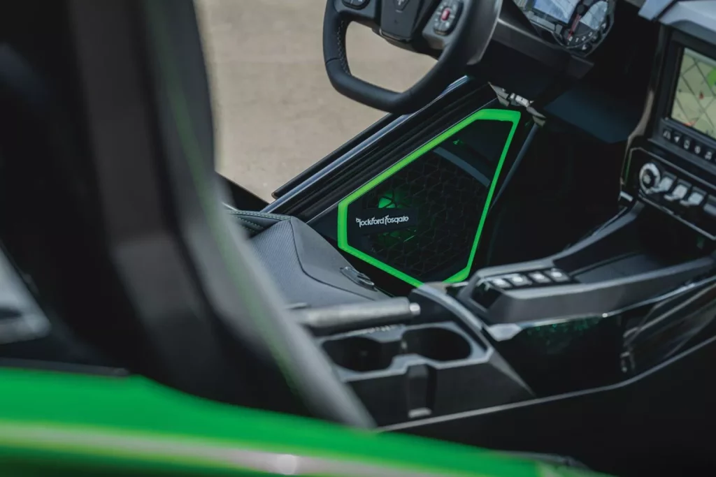 Polaris Slingshot: Máxima diversión con solo tres ruedas y por 21.500 euros 2 Motor16 2025 Polaris Slingshot GT. Imagen interior.