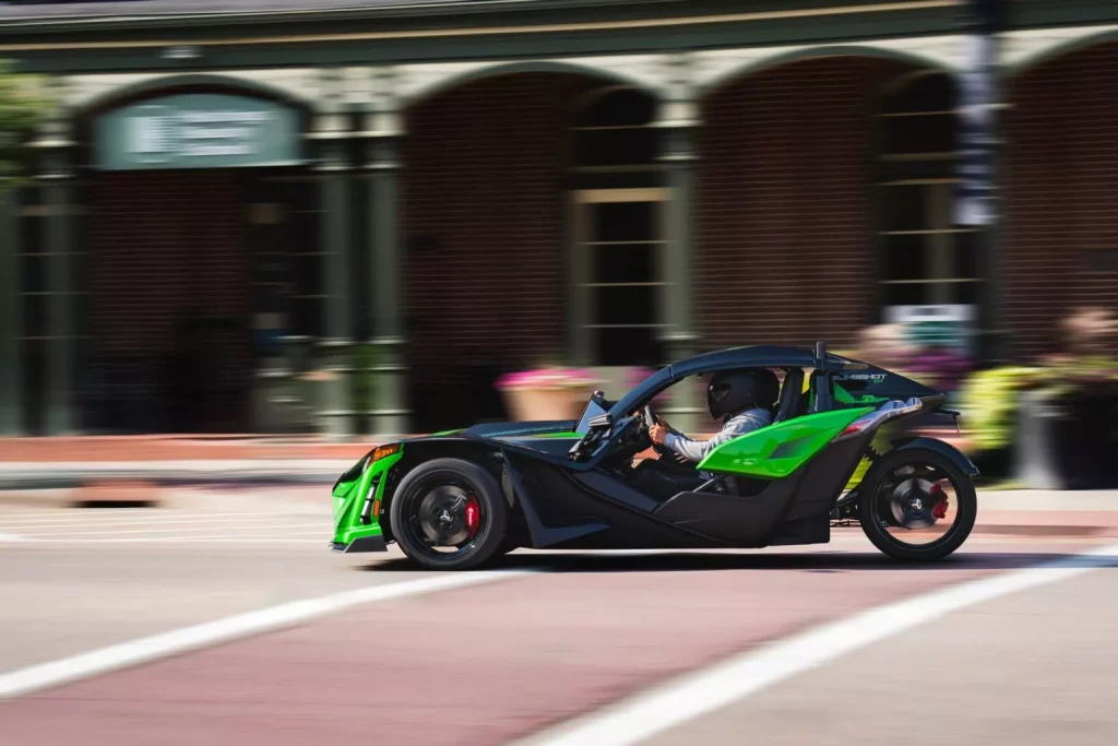 Polaris Slingshot: Máxima diversión con solo tres ruedas y por 21.500 euros 15 Motor16 2026 Polaris Slingshot GT 12 Motor16