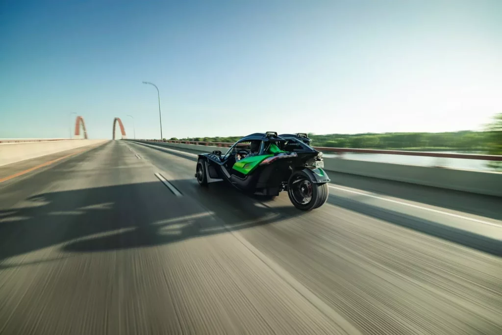 Polaris Slingshot: Máxima diversión con solo tres ruedas y por 21.500 euros 17 Motor16 2026 Polaris Slingshot GT 17 Motor16