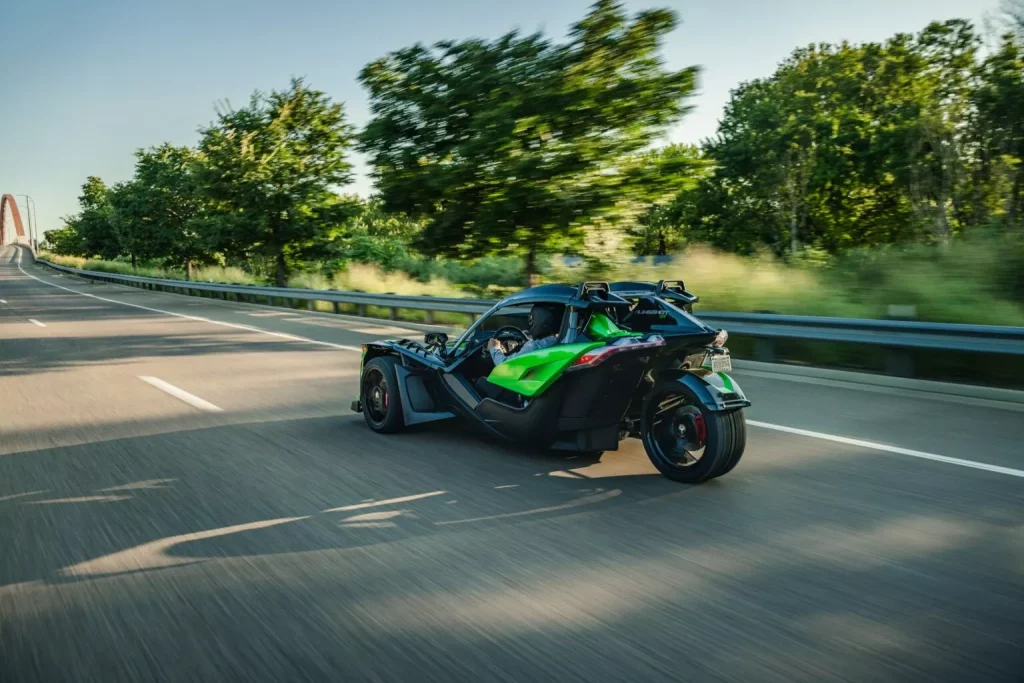 Polaris Slingshot: Máxima diversión con solo tres ruedas y por 21.500 euros 16 Motor16 2026 Polaris Slingshot GT 19 Motor16