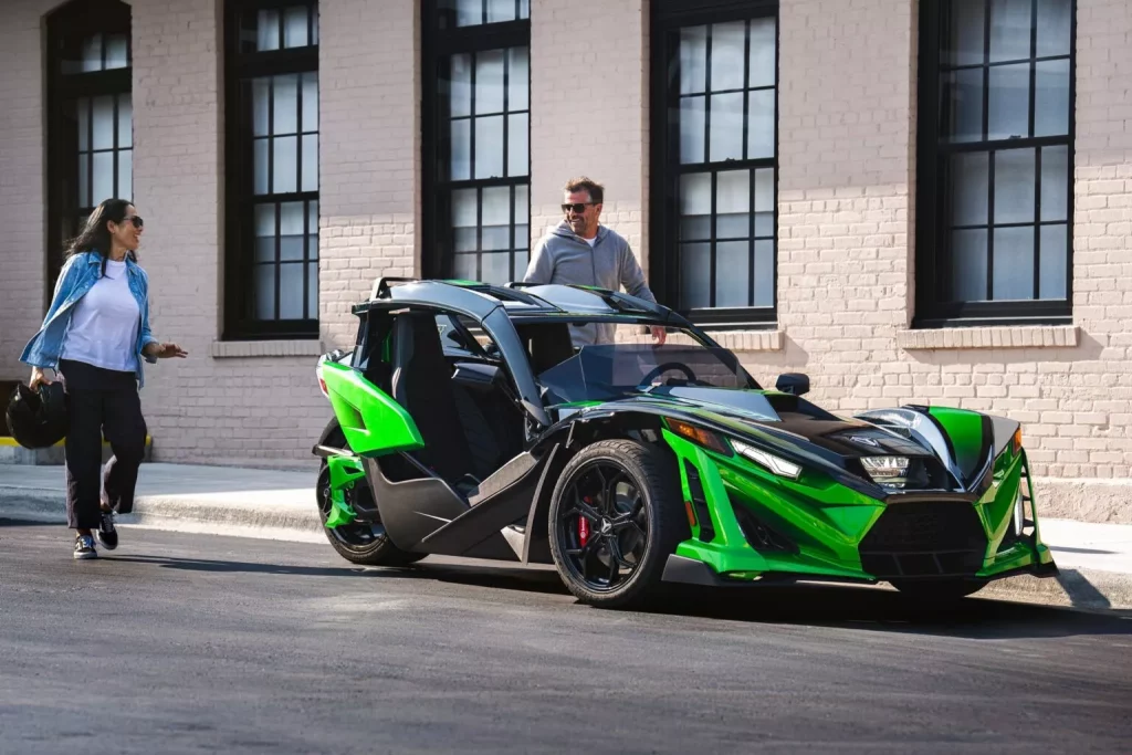 Polaris Slingshot: Máxima diversión con solo tres ruedas y por 21.500 euros 1 Motor16 2025 Polaris Slingshot GT. Imagen estática.