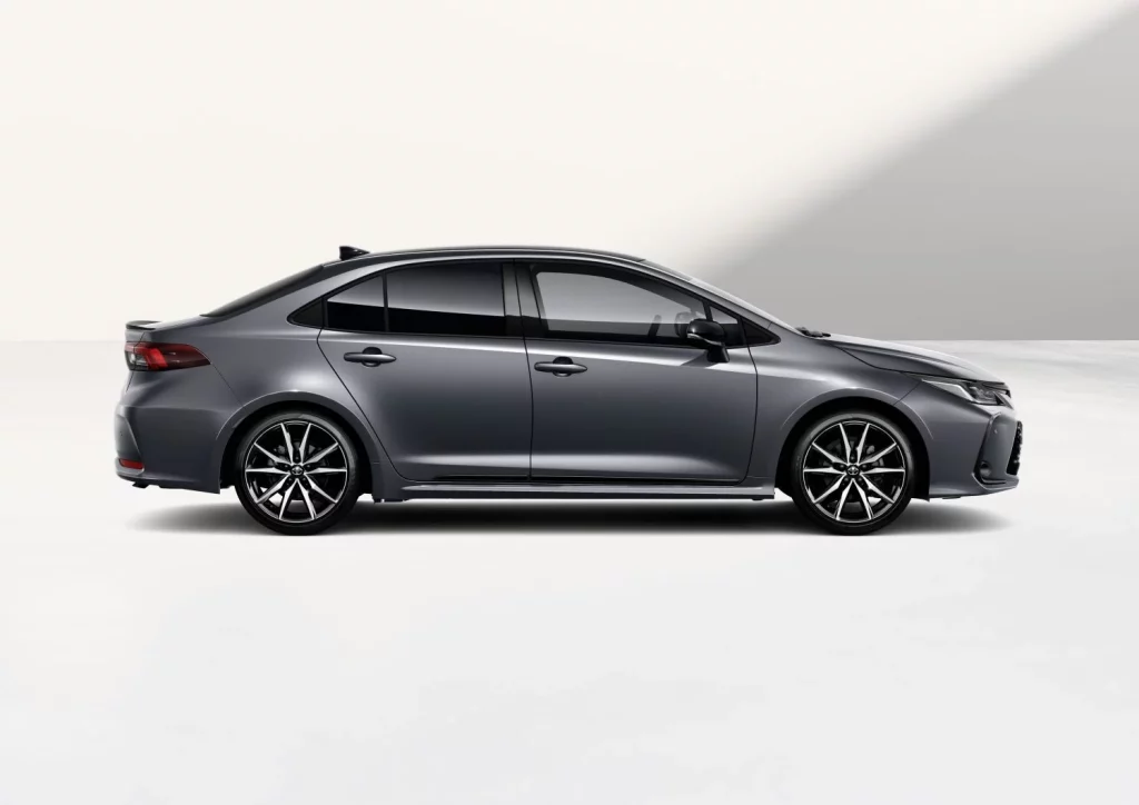 2025 Toyota Corolla Grey. Imagen lateral.