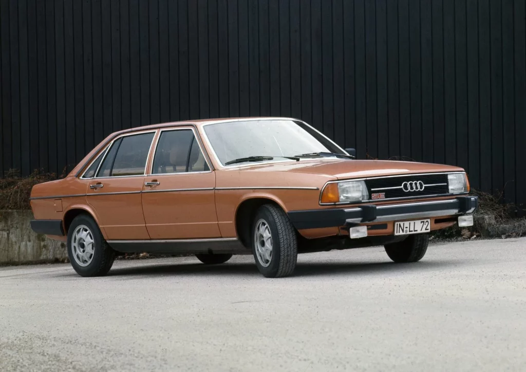 El característico 1-2-4-5-3 de Audi cumple 50 años. Una solución que rompía moldes 16 Motor16 25 Audi 100 GLS 5E C2 model year 1979 Motor16