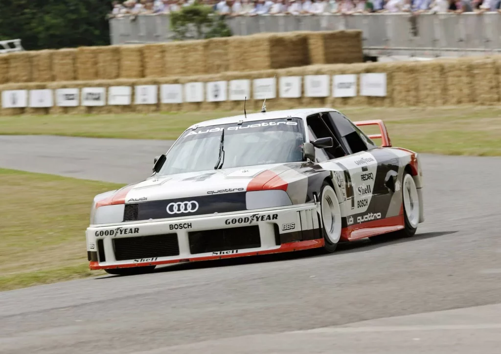 El característico 1-2-4-5-3 de Audi cumple 50 años. Una solución que rompía moldes 25 Motor16 34 Audi 90 quattro IMSA GTO model year 1989 Motor16