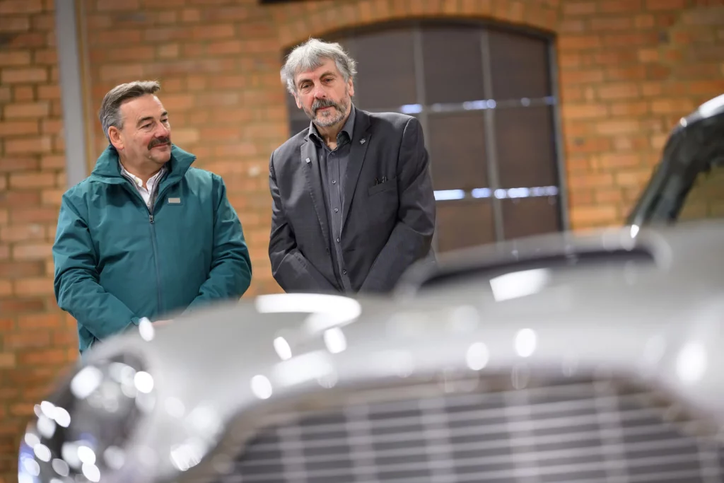 La increíble historia de un Aston Martin DB5 de 1965 que vivió 50 años a la intemperie 30 Motor16 ASTON MARTIN DB5 1965 RESTAURADO 26 Motor16