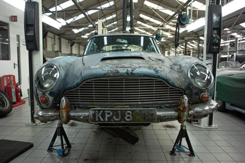 La increíble historia de un Aston Martin DB5 de 1965 que vivió 50 años a la intemperie 10 Motor16 ASTON MARTIN DB5 1965 RESTAURADO 6 Motor16