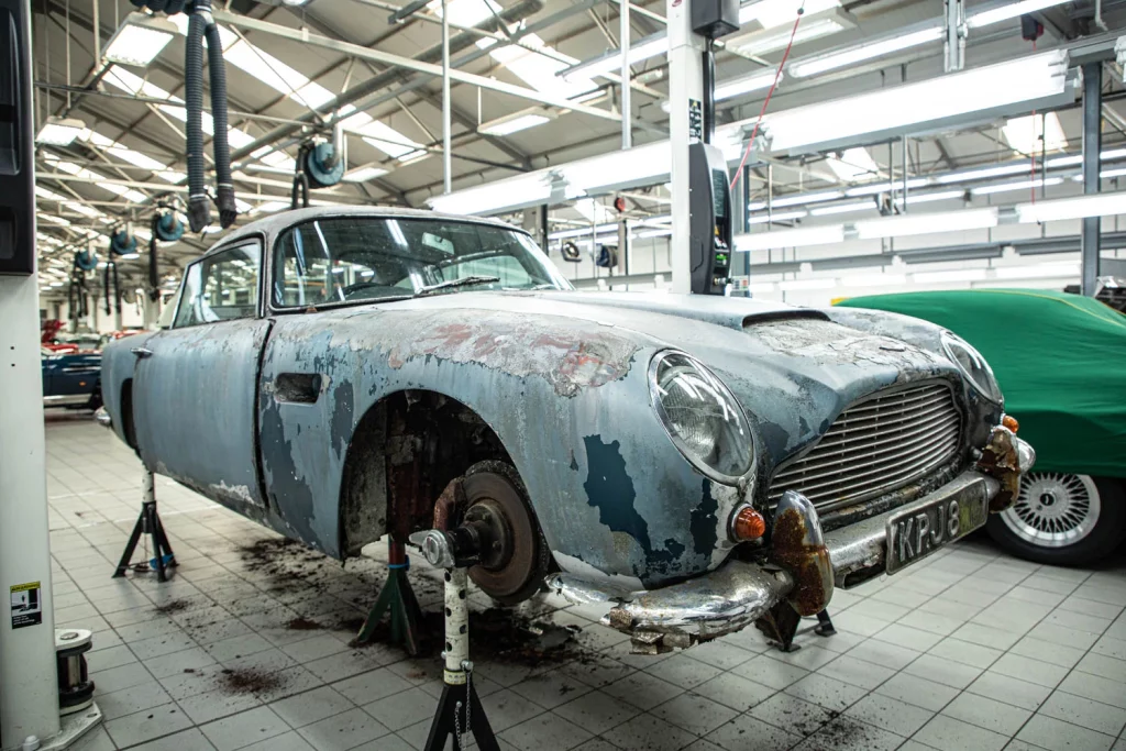 La increíble historia de un Aston Martin DB5 de 1965 que vivió 50 años a la intemperie 2 Motor16 ASTON MARTIN DB5 1965 RESTAURADO 7 Motor16