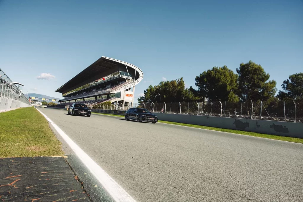 Marc y Álex Márquez estrenan sus Audi RS 6 Avant personalizados: 630 CV y detalles que los hacen únicos 13 Motor16 AUDI R6 AVANT PERFORMANCE MARC ALEX MARQUEZ16 Motor16