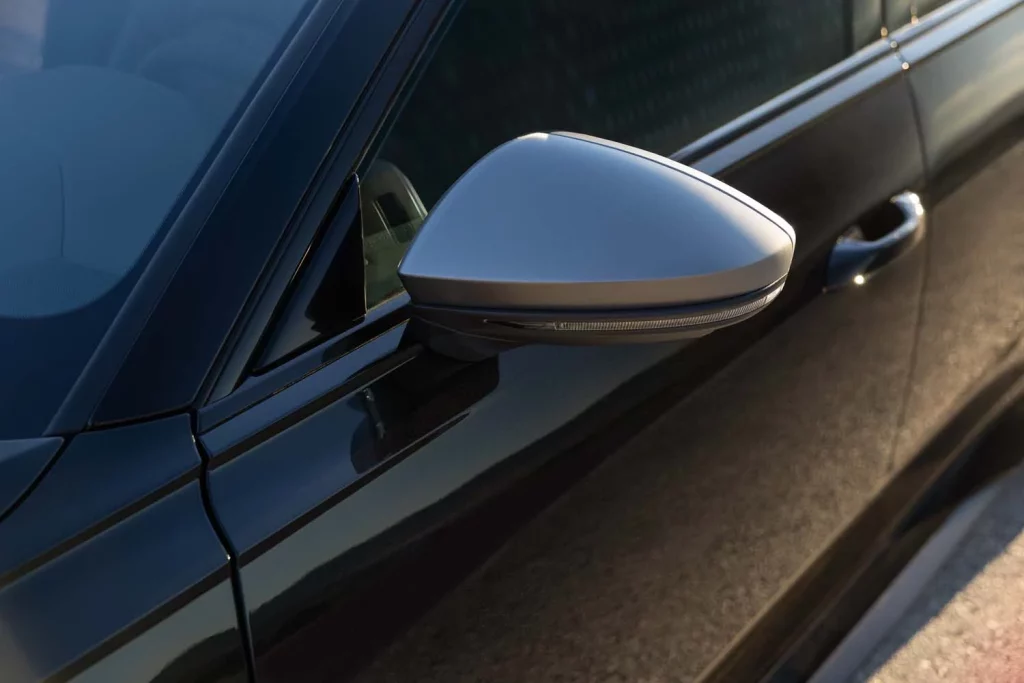 Marc y Álex Márquez estrenan sus Audi RS 6 Avant personalizados: 630 CV y detalles que los hacen únicos 7 Motor16 AUDI R6 AVANT PERFORMANCE MARC ALEX MARQUEZ24 Motor16