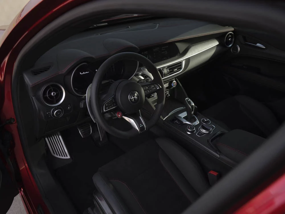 Serie limitada Quadrifoglio Collezione para los Alfa Romeo Giulia y Stelvio 4 Motor16 Alfa Romeo Giulia Quadrifoglio Collezione 8 Motor16