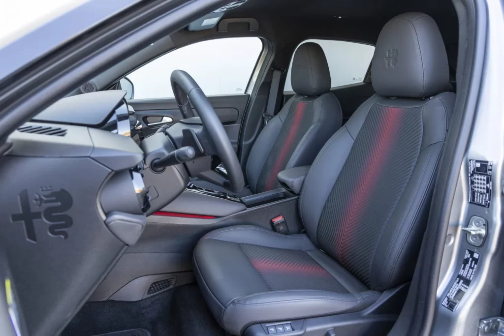 Alfa Romeo Junior Ibrida 145 CV: Algo más que un urbanita estiloso 31 Motor16 Alfa Romeo Junior Ibrida 145 CV 13 Motor16