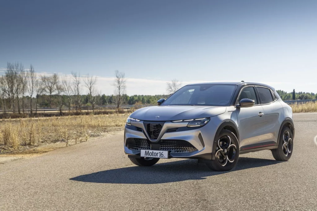 Alfa Romeo Junior Ibrida 145 CV: Algo más que un urbanita estiloso 12 Motor16 Alfa Romeo Junior Ibrida 145 CV 17 Motor16