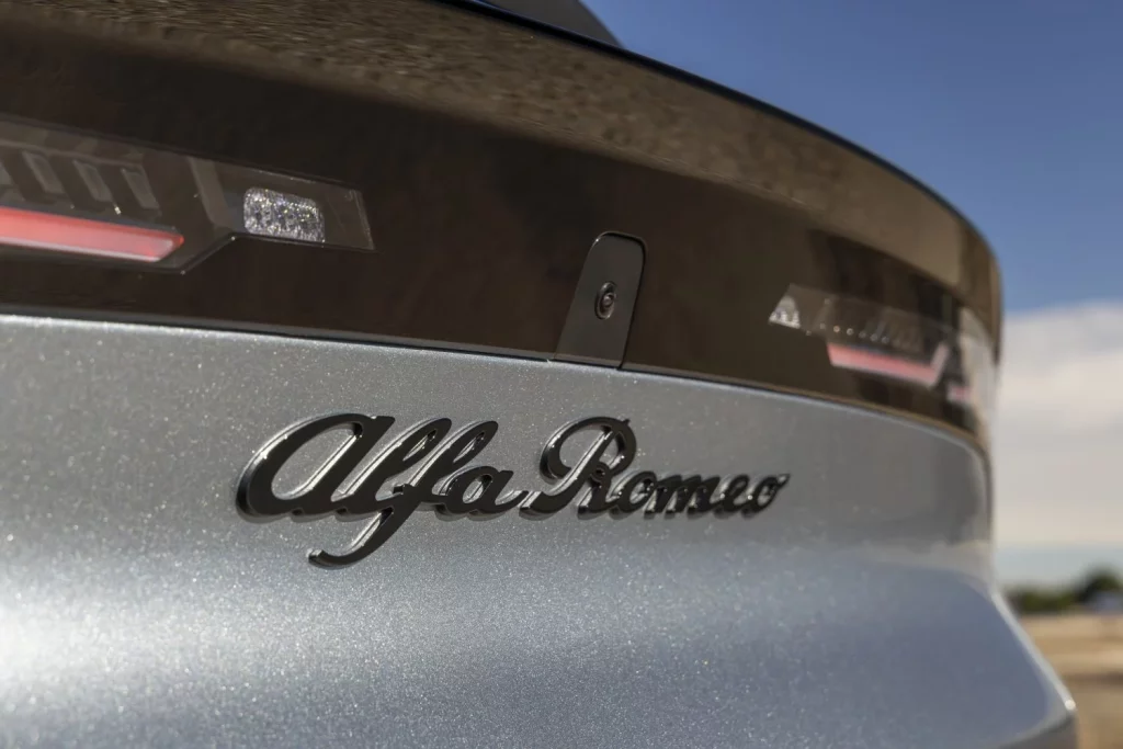 Alfa Romeo Junior Ibrida 145 CV: Algo más que un urbanita estiloso 13 Motor16 Alfa Romeo Junior Ibrida 145 CV 22 Motor16