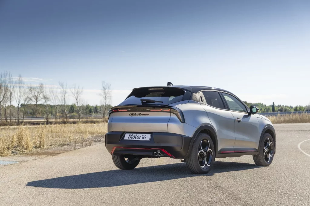 Alfa Romeo Junior Ibrida 145 CV: Algo más que un urbanita estiloso 11 Motor16 Alfa Romeo Junior Ibrida 145 CV 23 Motor16