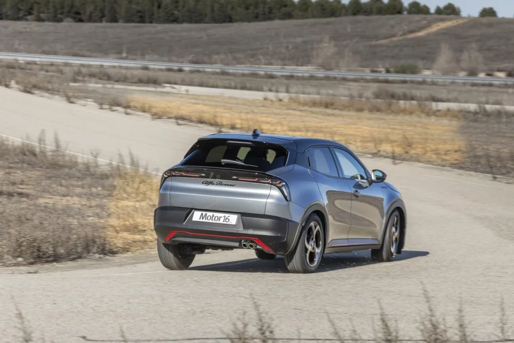 Alfa Romeo Junior Ibrida 145 CV: Algo más que un urbanita estiloso 2 Motor16 Alfa Romeo Junior Ibrida 145 CV 25 Motor16