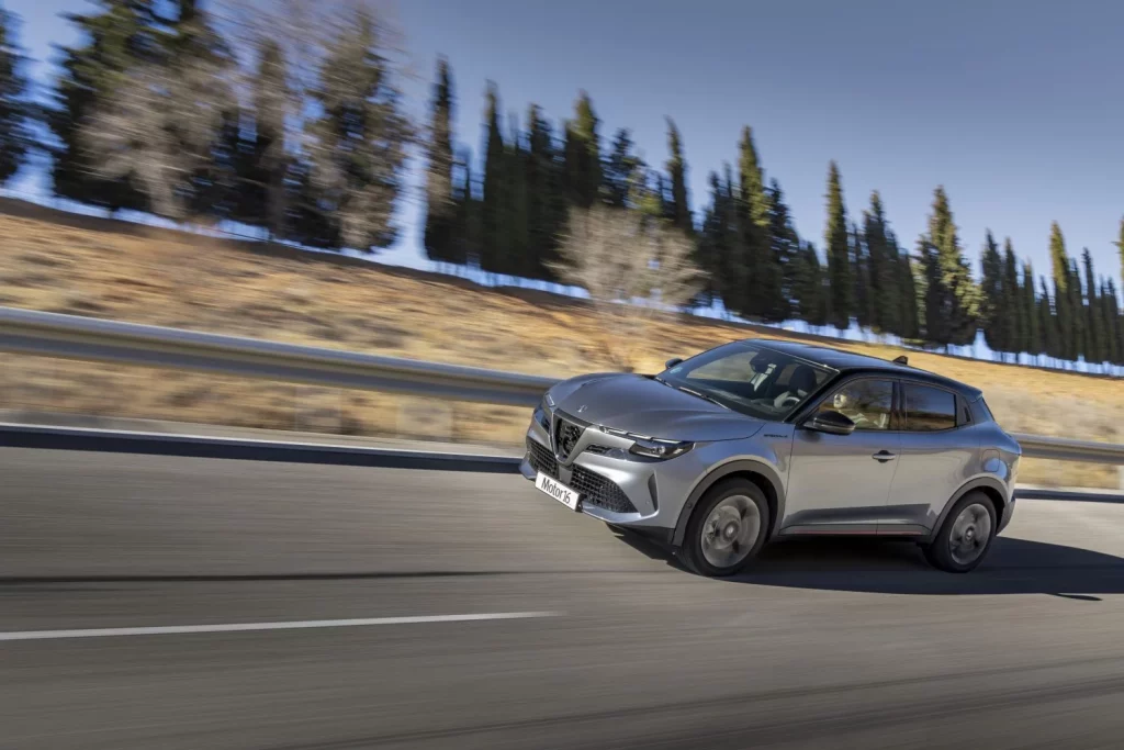 Alfa Romeo Junior Ibrida 145 CV: Algo más que un urbanita estiloso 6 Motor16 Alfa Romeo Junior Ibrida 145 CV 29 Motor16