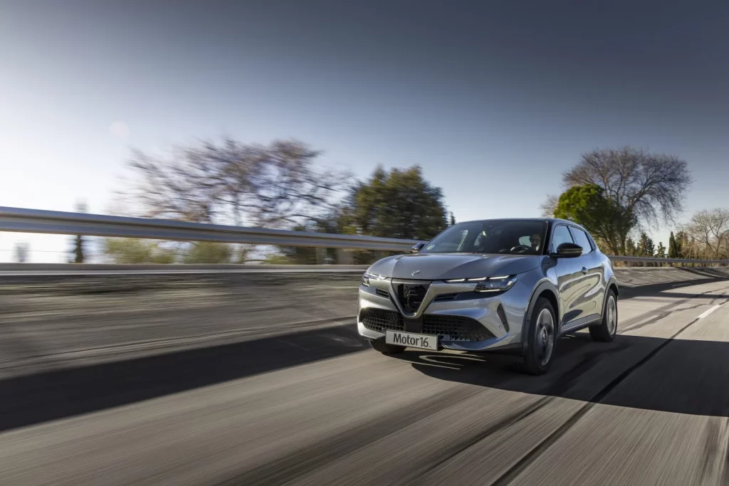 Alfa Romeo Junior Ibrida 145 CV: Algo más que un urbanita estiloso 4 Motor16 Alfa Romeo Junior Ibrida 145 CV 31 Motor16