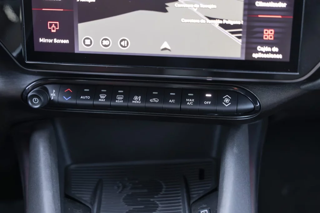 Alfa Romeo Junior Ibrida 145 CV: Algo más que un urbanita estiloso 24 Motor16 Alfa Romeo Junior Ibrida 145 CV 6 Motor16