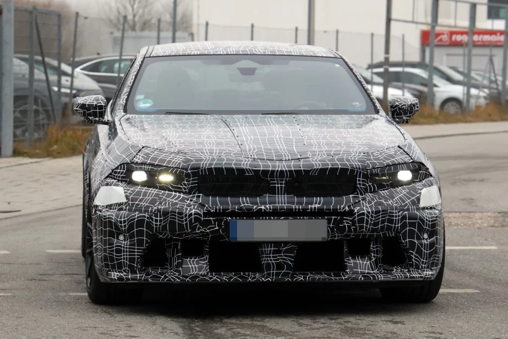 El BMW M5 2027 va mostrando sus líneas definitivas 3 Motor16 BMW M5 2027 1 Motor16